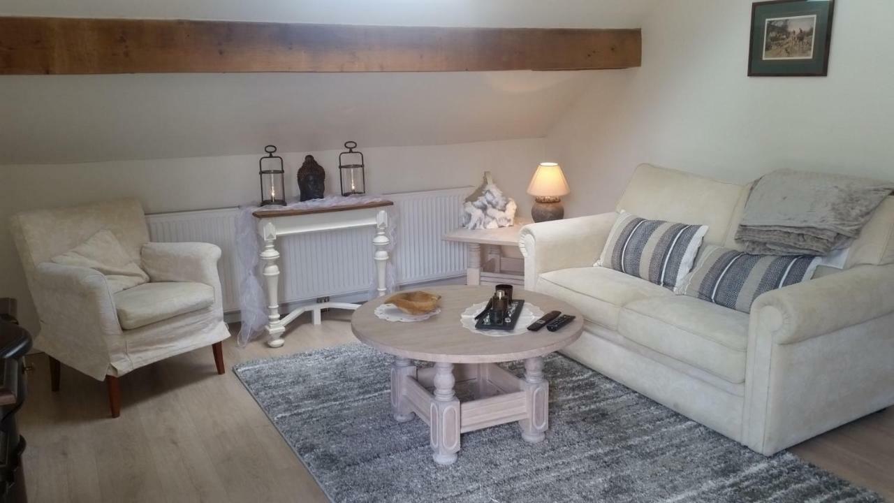 King Of Gold Stables Appartement Met Stalling Voor 5 Paarden Zutendaal Luaran gambar